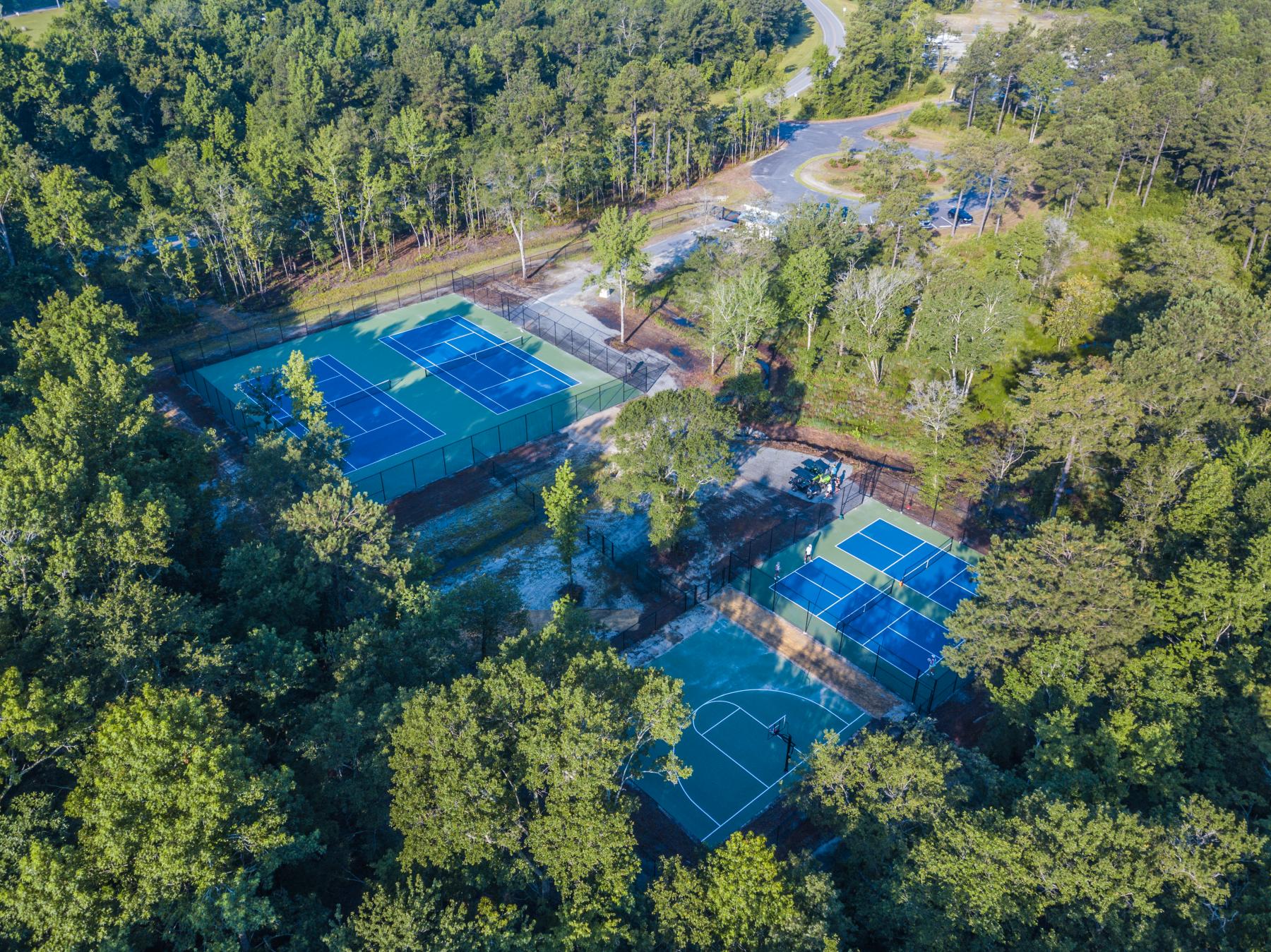 Tennis & Pickleball Courts – Amenities | River Bluffs Living